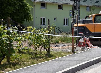 Poznati detalji tragedije u Kučama: Nesretni 67-godišnjak spotaknuo se i pao pod bager