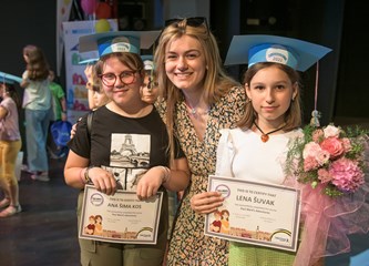 Polaznici škole Helen Doron English i njihovi roditelji napunili Veliku dvoranu Pučkog otvorenog učilišta