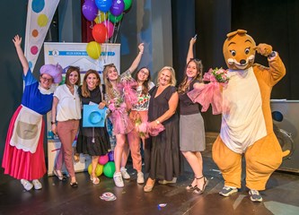 Polaznici škole Helen Doron English i njihovi roditelji napunili Veliku dvoranu Pučkog otvorenog učilišta