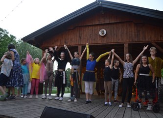 U njihovom osmijehu krije se bolji svijet: Polaznici Anine Glazbaonice nastupom su dokazali da pjesmom i plesom mogu mijenjati svijet