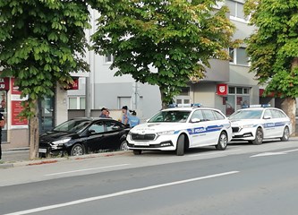 Oružana pljačka u centru: Ušetao naoružan i zatražio novac od djelatnica banke