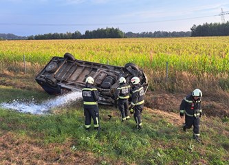 U prometnoj nesreći na auto cesti Zagreb-Sisak lakše je ozlijeđena jedna osoba