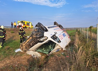 U prometnoj nesreći na auto cesti Zagreb-Sisak lakše je ozlijeđena jedna osoba