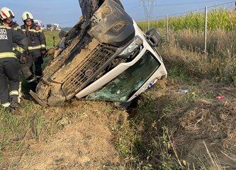 U prometnoj nesreći na auto cesti Zagreb-Sisak lakše je ozlijeđena jedna osoba