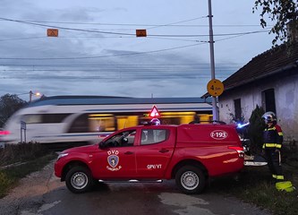 Požar na pomoćnom objektu kod rampe Turopolje-Buševec