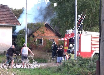 Požar na pomoćnom objektu kod rampe Turopolje-Buševec
