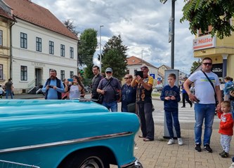 [FOTO] Nedjelja u retro izdanju: Oldtimer show Turopolje oduševio je građane Velike Gorice
