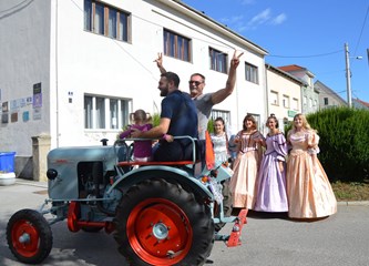 [FOTO] Nedjelja u retro izdanju: Oldtimer show Turopolje oduševio je građane Velike Gorice