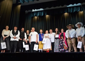 [FOTO] Bogatstvo glazbenog svijeta zasjalo na buševskoj pozornici: Završen 20. Međunarodni festival tradicijskih glazbala Buševec