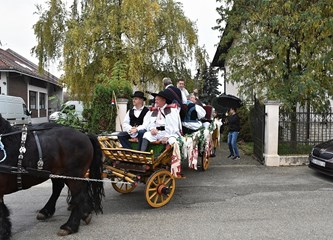 U Kurilovcu proslavili Martinje: „Turopolje to smo mi. Mi smo ova zemlja i ovaj kraj smo mi. Zato prijatelji dragi uživajte danas u ljepoti običaja“