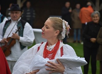 U Kurilovcu proslavili Martinje: „Turopolje to smo mi. Mi smo ova zemlja i ovaj kraj smo mi. Zato prijatelji dragi uživajte danas u ljepoti običaja“