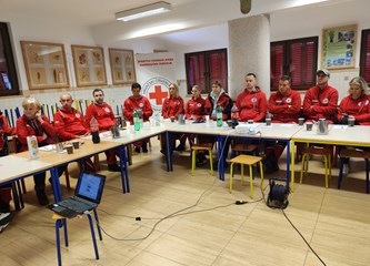 Spremni za svaku krizu: Volonteri Crvenog križa Velike Gorice na Sljemenu savladavali krizne situacije