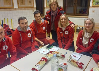 Spremni za svaku krizu: Volonteri Crvenog križa Velike Gorice na Sljemenu savladavali krizne situacije