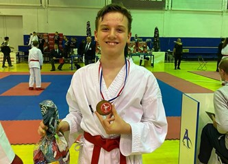 [FOTO] Mlade nade karate kluba Velika Gorica okitile se brojnim medaljama u Sloveniji i Varaždinu!