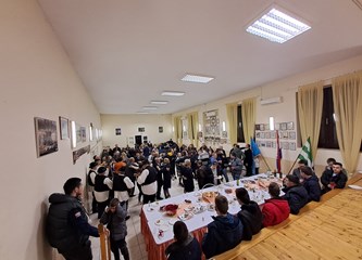 Na 13. Posavskoj kobasijadi ocijenjen čak 101 uzorak: Dalibor Vučin ima najbolju kobasu, ocijenio je žiri