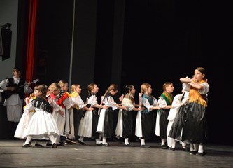 FOTO: Sve draži folklora u dječjim koracima na prvoj večeri 23. Smotre folklora Velike Gorice