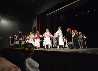 FOTO: Sve draži folklora u dječjim koracima na prvoj večeri 23. Smotre folklora Velike Gorice