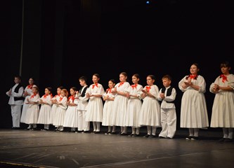 FOTO: Sve draži folklora u dječjim koracima na prvoj večeri 23. Smotre folklora Velike Gorice