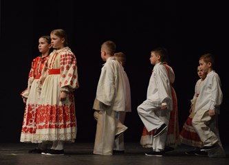 FOTO: Sve draži folklora u dječjim koracima na prvoj večeri 23. Smotre folklora Velike Gorice