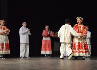 FOTO: Sve draži folklora u dječjim koracima na prvoj večeri 23. Smotre folklora Velike Gorice