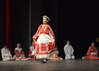 FOTO: Sve draži folklora u dječjim koracima na prvoj večeri 23. Smotre folklora Velike Gorice