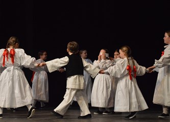 FOTO: Sve draži folklora u dječjim koracima na prvoj večeri 23. Smotre folklora Velike Gorice