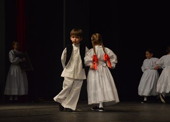 FOTO: Sve draži folklora u dječjim koracima na prvoj večeri 23. Smotre folklora Velike Gorice
