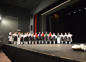 FOTO: Sve draži folklora u dječjim koracima na prvoj večeri 23. Smotre folklora Velike Gorice