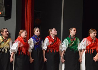 FOTO: Sve draži folklora u dječjim koracima na prvoj večeri 23. Smotre folklora Velike Gorice