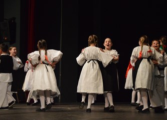 FOTO: Sve draži folklora u dječjim koracima na prvoj večeri 23. Smotre folklora Velike Gorice
