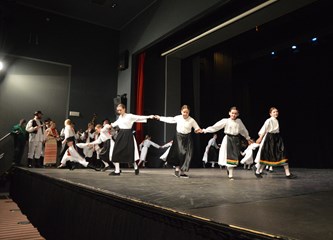FOTO: Sve draži folklora u dječjim koracima na prvoj večeri 23. Smotre folklora Velike Gorice