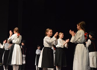 FOTO: Sve draži folklora u dječjim koracima na prvoj večeri 23. Smotre folklora Velike Gorice