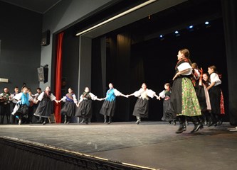 FOTO: Sve draži folklora u dječjim koracima na prvoj večeri 23. Smotre folklora Velike Gorice