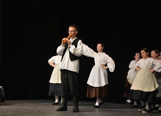 FOTO: Sve draži folklora u dječjim koracima na prvoj večeri 23. Smotre folklora Velike Gorice