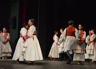 FOTO: Sve draži folklora u dječjim koracima na prvoj večeri 23. Smotre folklora Velike Gorice