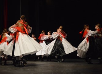 FOTO: Sve draži folklora u dječjim koracima na prvoj večeri 23. Smotre folklora Velike Gorice