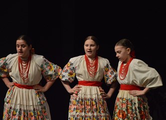 FOTO: Sve draži folklora u dječjim koracima na prvoj večeri 23. Smotre folklora Velike Gorice