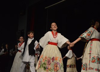 FOTO: Sve draži folklora u dječjim koracima na prvoj večeri 23. Smotre folklora Velike Gorice
