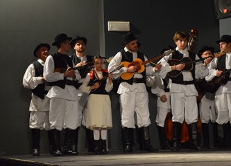 FOTO: Sve draži folklora u dječjim koracima na prvoj večeri 23. Smotre folklora Velike Gorice