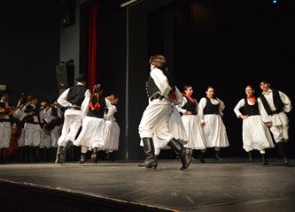 FOTO: Sve draži folklora u dječjim koracima na prvoj večeri 23. Smotre folklora Velike Gorice
