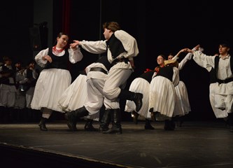 FOTO: Sve draži folklora u dječjim koracima na prvoj večeri 23. Smotre folklora Velike Gorice