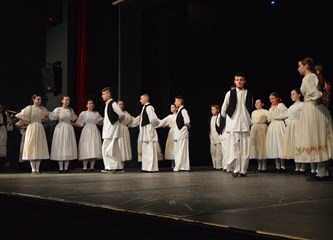FOTO: Sve draži folklora u dječjim koracima na prvoj večeri 23. Smotre folklora Velike Gorice
