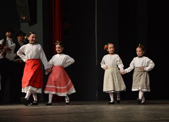 FOTO: Sve draži folklora u dječjim koracima na prvoj večeri 23. Smotre folklora Velike Gorice