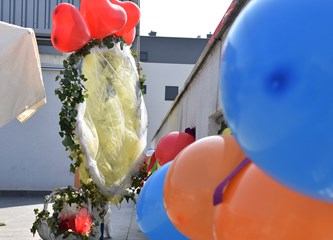 Pjesmom i plesom proslavili rođendan vrtića: Zanimljivim glazbeno scenskim točkama počastili jedini druge, kao i goste koji su došli u čestitare