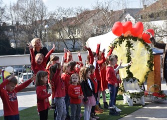 Pjesmom i plesom proslavili rođendan vrtića: Zanimljivim glazbeno scenskim točkama počastili jedini druge, kao i goste koji su došli u čestitare