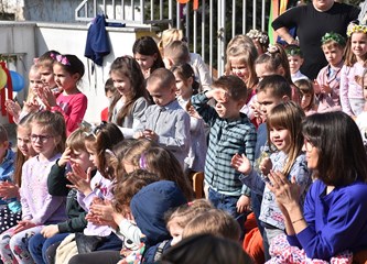 Pjesmom i plesom proslavili rođendan vrtića: Zanimljivim glazbeno scenskim točkama počastili jedini druge, kao i goste koji su došli u čestitare