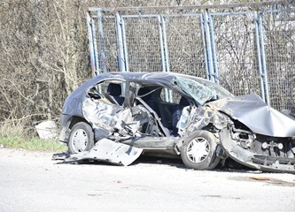 Kod goričke šljunčare sudarili se kamion i automobil