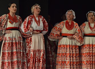 [FOTO] Folklorna bajka na 23. Smotri folklora Velike Gorice