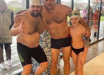 Plivački klub Gorica organizirao prvu obiteljsku štafetu: Djeca i roditelji trebali su preplivati 25 metara slobodnim stilom