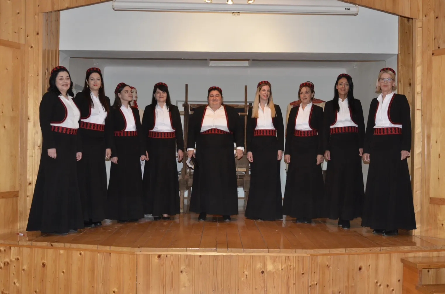 Klape u Turopolju: "Skradinke" i Klapa Nostalgija raspjevali Mraclince zajedno s vokalisticama Dučeca